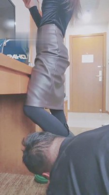 【济南may老师】公司前台羞辱猥琐老板 bf6386_绳艺库视频下载