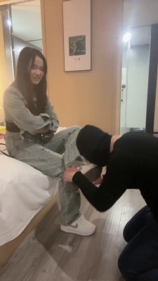 套路直播视频【叶娘】双S-舔脏鞋/蒙眼闻脚闻袜/踩踏【双视角版】 bf26152_绳艺库视频下载