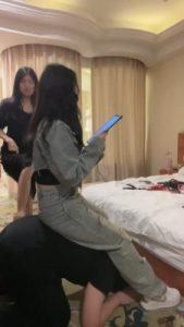 套路直播视频【叶娘S】双学生妹-原味鞋袜强制闻/踩踏/滴蜡【双视角版】 bf25799_绳艺库视频下载