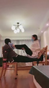 【Q月S】五花大绑袜子塞嘴运动鞋踩踏蹂躏狗 bf8400_绳艺库视频下载