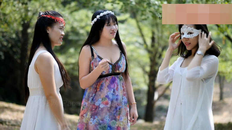 小主三女孩草地TK_绳艺库视频下载