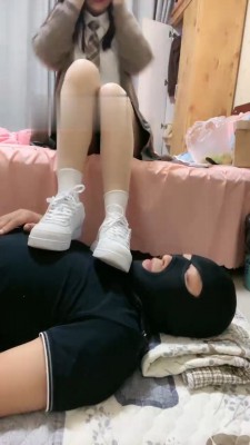 【惜沫】学生S小白鞋肉丝辱狗 bf19174_绳艺库视频下载