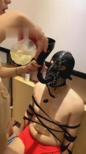 【诗漫】捆绑强迫喝圣水 G-210802-10_绳艺库视频下载