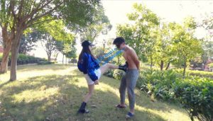 『奴隶岛』—灵灵草地短靴虐_绳艺库视频下载