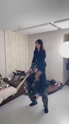 【二宝】19岁新素人开发/坐地铁一天/臭脚篇 bf8466_绳艺库视频下载