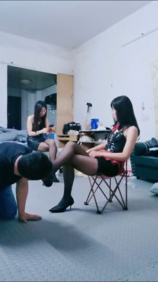 套路直播视频【果儿S】双S-圣水泡辣条-耳光专场-骑脖子【双视角完整版】bf26783_绳艺库视频下载