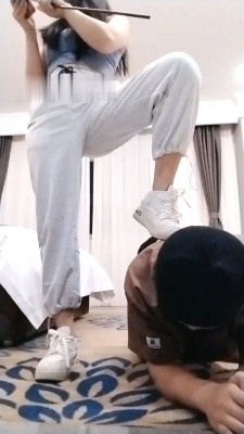 【珍妮儿】小白鞋全体重踩踏/袜子泡水/插嘴/舔鞋底 bf29478_绳艺库视频下载