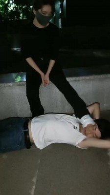 【楼遥】户外阳台小白鞋棉袜全体重踩踏 bf29493_绳艺库视频下载