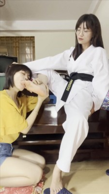 【原创全集】19岁学生美少女Maysole原创女女调教与GTS踩踏30部合集 YC-230701-2_绳艺库视频下载