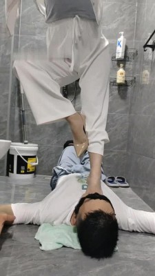 图片[6]_【辣姐】马具骑乘鞭打/骑着擦地/鞭打/深喉耳光/舔脚_绳艺库视频下载