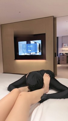 图片[8]_【沅芷大人】家奴的一天-刑具喂口水/短靴裸足闻舔_绳艺库视频下载