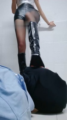 图片[6]_【美娜格格】黑丝长靴诱惑调-转胯/舔喝刷鞋水_绳艺库视频下载