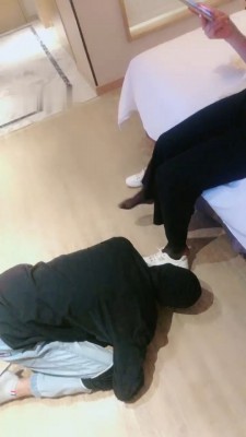 图片[4]_【伊妮】骑马/白鞋白袜气味羞辱/喝圣水 B2202_绳艺库视频下载