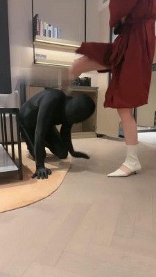 【沅芷大人】家奴起床必修课/当化妆凳/鞋底耳光sp_绳艺库视频下载