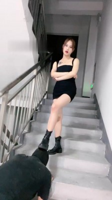 图片[6]_【盖洛】陪酒小妹楼道遛狗/脚下喂食/短靴踩踏 B2156_绳艺库视频下载