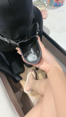 【沅芷大人】家奴的一天-刑具喂口水/短靴裸足闻舔_绳艺库视频下载