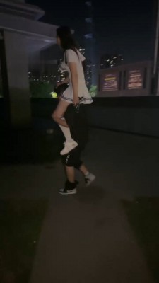 图片[5]_【素人星探】户外172女神骑马/踩脖子/遛狗/闻脚_绳艺库视频下载