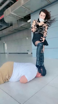 图片[5]_【长沙雪王】户外训马奴-高跟皮靴喂食插嘴/骑乘鞭打/踩踏_绳艺库视频下载