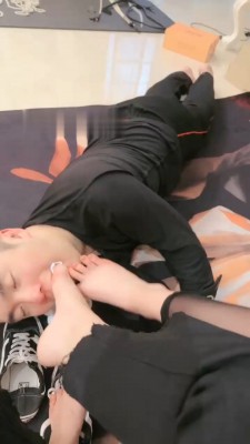 图片[7]_【鱼糯糯】双S-长靴运动鞋踢踹/耳光/吊绑/闻臭袜/骑马_绳艺库视频下载