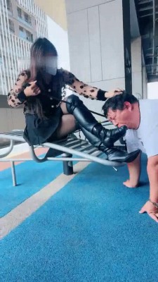 图片[3]_【长沙雪王】户外训马奴-高跟皮靴喂食插嘴/骑乘鞭打/踩踏_绳艺库视频下载