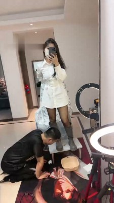 【汐言】舔脏长靴/镜前羞辱踩虐【完整版】_绳艺库视频下载