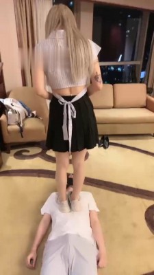 图片[3]_【调教视频】【梦樱】运动鞋白袜气味羞辱/全体重踩/脚踩喂食/提档_绳艺库视频下载