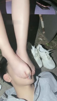 图片[10]_【饼干大大】户外-舔脏小白鞋/口吐喂食/白袜塞嘴/遛狗爬行 B2164_绳艺库视频下载