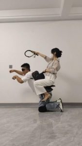 【辣姐】马具骑乘鞭打/骑着擦地/鞭打/深喉耳光/舔脚_绳艺库视频下载