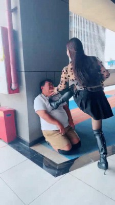 图片[4]_【长沙雪王】户外训马奴-高跟皮靴喂食插嘴/骑乘鞭打/踩踏_绳艺库视频下载