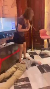 【阿宁】KTV-骑马窒息违规/踩踏50下【完整版】_绳艺库视频下载