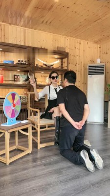 图片[3]_【沅芷大人】转盘游戏:鞋底耳光 B2163_绳艺库视频下载