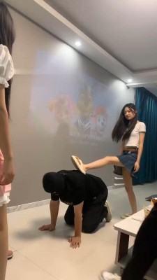 图片[10]_【橙宝】5S学生主-轮流舔鞋骑马转胯/脚踩喂食/气味羞辱 bf30594_绳艺库视频下载