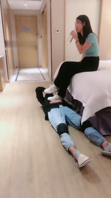 图片[8]_【伊妮】骑马/白鞋白袜气味羞辱/喝圣水 B2202_绳艺库视频下载