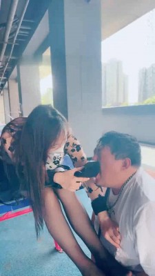 图片[13]_【长沙雪王】户外训马奴-高跟皮靴喂食插嘴/骑乘鞭打/踩踏_绳艺库视频下载