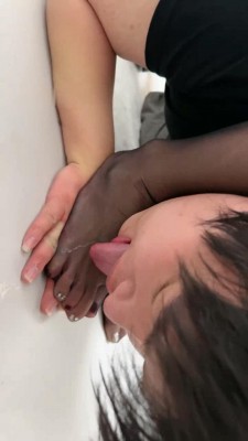 图片[9]_【奶罐】跪舔女神高跟/手脚耳光/踩踏深喉/掐脖窒息_绳艺库视频下载