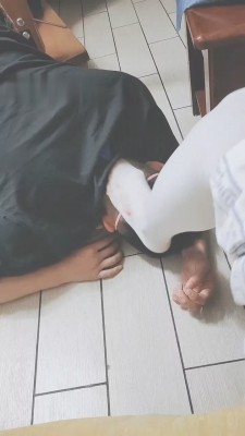 图片[4]_【花祖宗】闻舔超脏运动鞋/丝袜裸足恋足_绳艺库视频下载