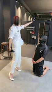 【冰诺】囚禁狗笼/抽耳光/全体重踩踏_绳艺库视频下载