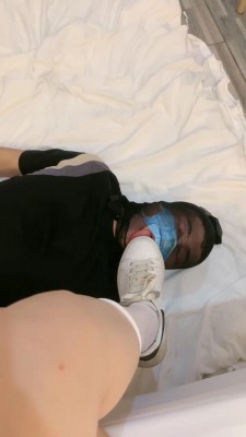 图片[8]_【LL77】女神的晨起健身运动-踢裆/踩踏/口水喷脸_绳艺库视频下载