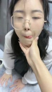 【橙宝】姐妹相互虐-奴下奴-白袜塞嘴/喂圣水/舔脏鞋/骑马/耳光_绳艺库视频下载