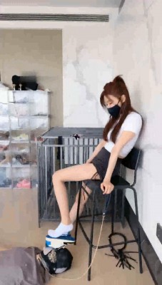 图片[4]_【美美子】运动女神AJ高跟虐家奴-骑马鞭打/闻臭鞋/裸足喂酸奶_绳艺库视频下载