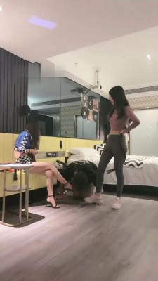 【尤物】开发闺蜜做S-鞭打骑马/耳光全体重踩_绳艺库视频下载