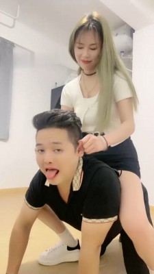 图片[9]_【辣妈】双S-黑丝白袜踩踏/当脚垫/骑马/揪耳朵_绳艺库视频下载