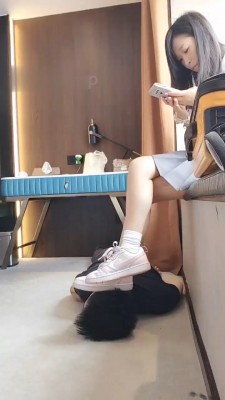 图片[2]_【米噢】运动鞋白袜全体重踩地毯_绳艺库视频下载