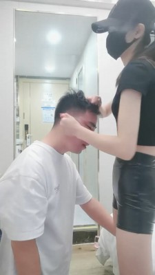 图片[4]_【美娜格格】揪耳朵/抽耳光/踩狗脸/鞭打_绳艺库视频下载