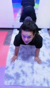 【滔滔】镜前发骚-高跟裸足恋足舔_绳艺库视频下载