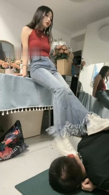 【尤物】匡威白袜气味辱/骑马转胯/全体重踩/腿绞_绳艺库视频下载