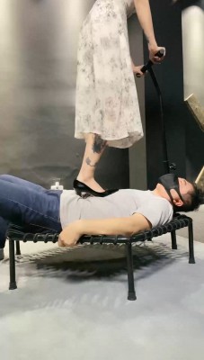 图片[2]_【冰诺】高跟肉丝全体重跳踩人体蹦床_绳艺库视频下载