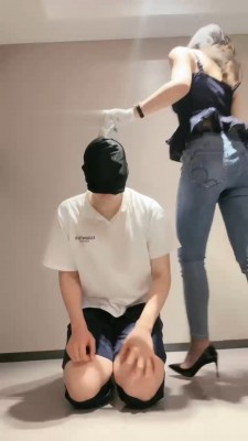 图片[4]_【禾未】灌圣水/高跟踩脚垫/掐乳/藤条抽_绳艺库视频下载