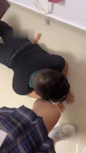 【雯雯】被学生妹虐-白袜踩/揪耳朵/sp/踩狗爪【双视角版】_绳艺库视频下载