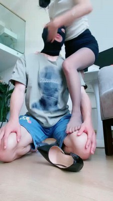 图片[4]_【甜一】臀诱-窗台舔高跟/黑丝脚插嘴/坐垫虐乳_绳艺库视频下载